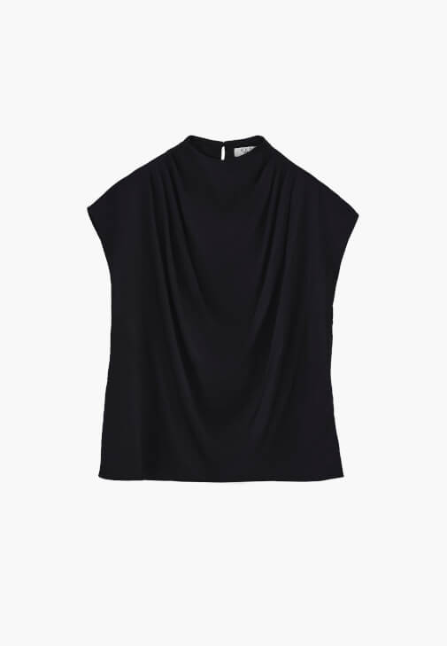 Dökümlü Bluz ve Barrel-Fit Denim Kombini