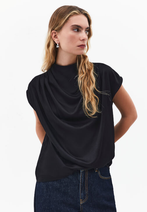 Siyah Dökümlü Bluz