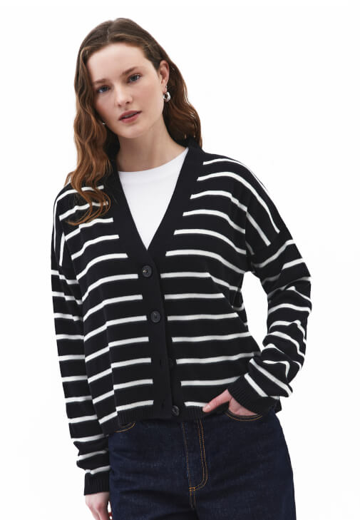 Çok Renkli V Yaka Çizgili Hırka