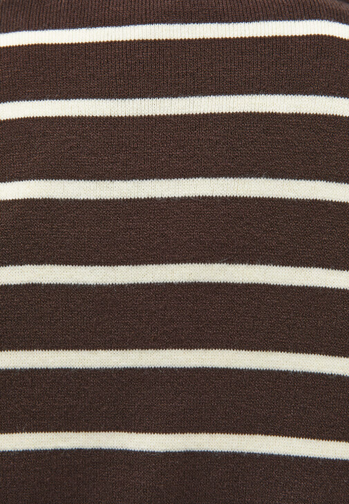 Çizgili Hırka ve Orta Bel Denim Kombini