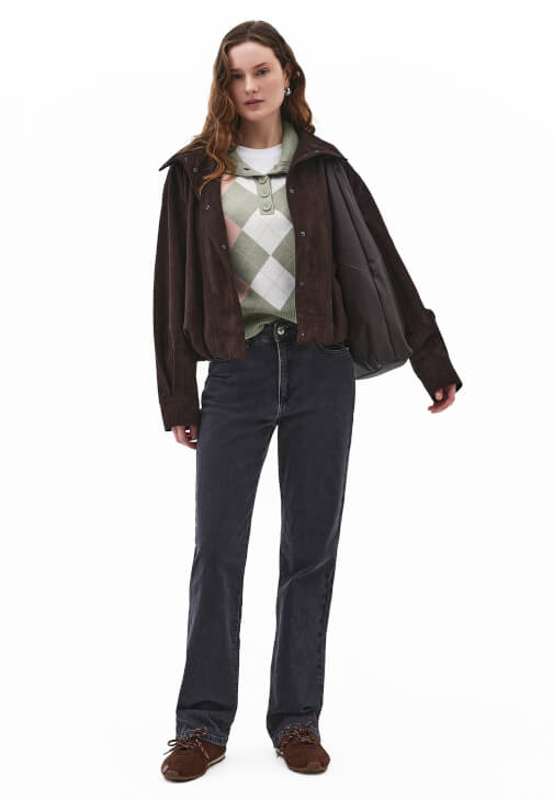  Jakarlı Kazak ve Denim Pantolon Kombini