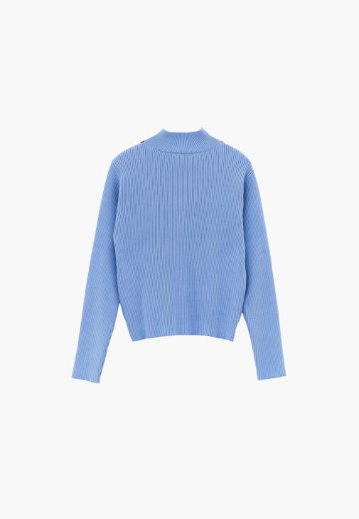 Jakarlı Hırka ve Denim Pantolon Kombini