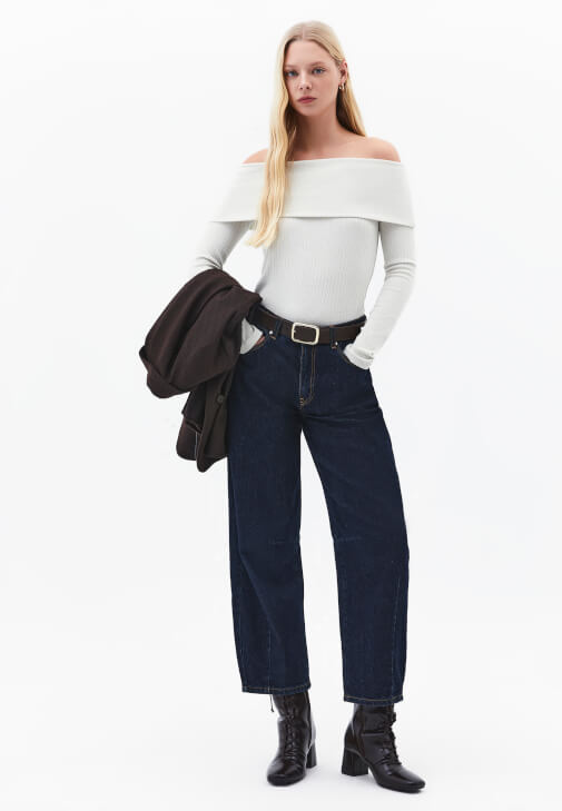  Off-Shoulder Kazak ve Orta Bel Denim Kombini