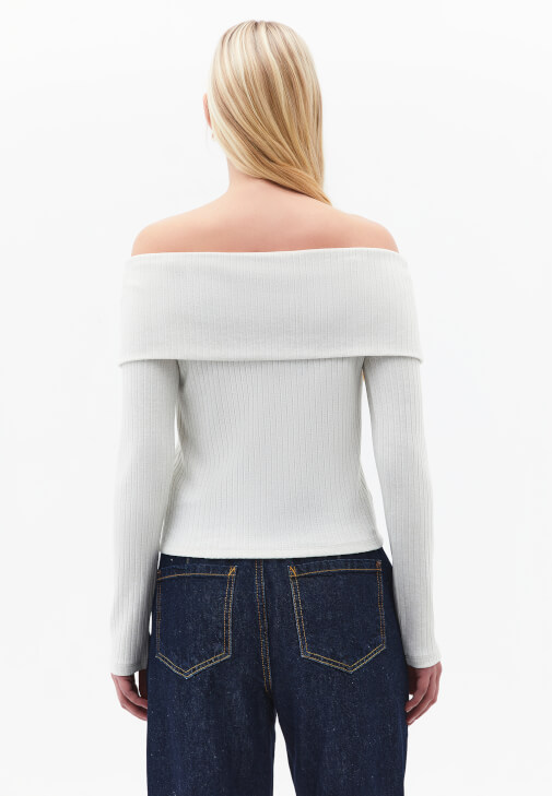 Off-Shoulder Kazak ve Orta Bel Denim Kombini