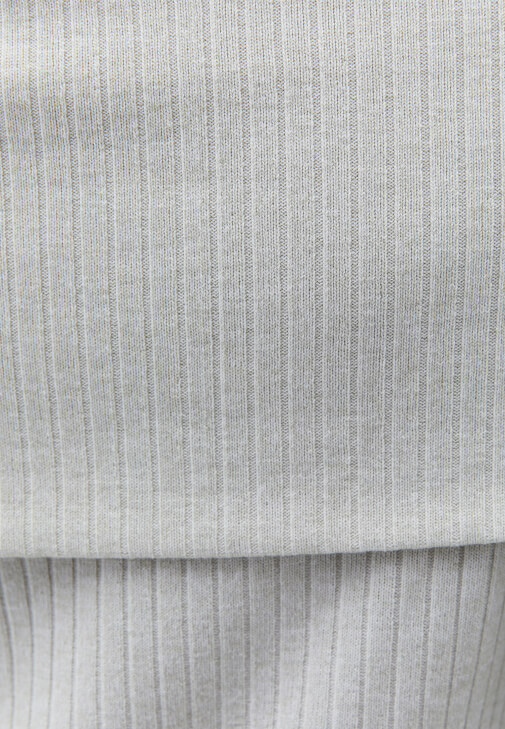 Off-Shoulder Kazak ve Orta Bel Denim Kombini