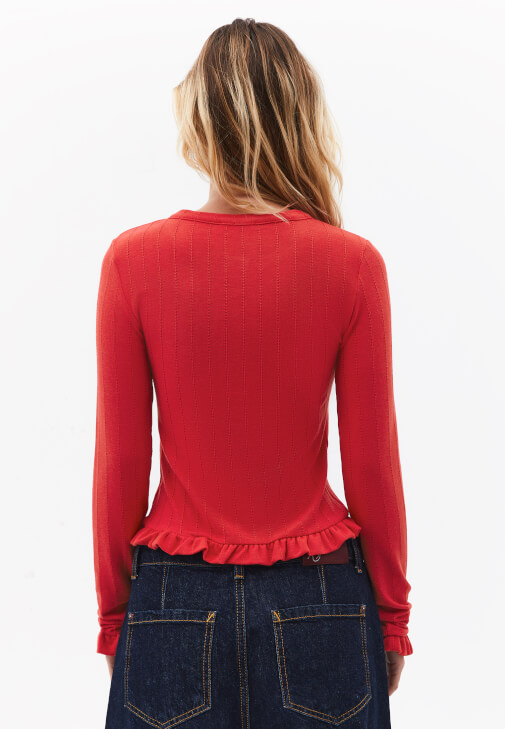 Fırfırlı Hırka ve Barrel-Fit Denim Kombini