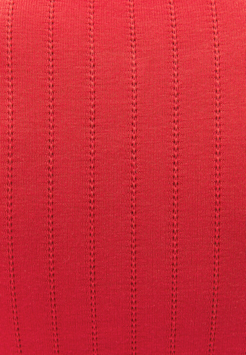 Fırfırlı Hırka ve Barrel-Fit Denim Kombini