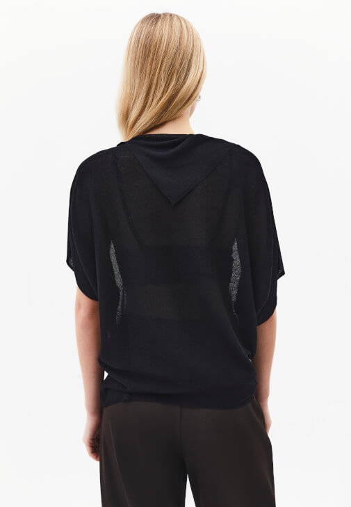 Transparan Bluz ve Keten Pantolon Kombini