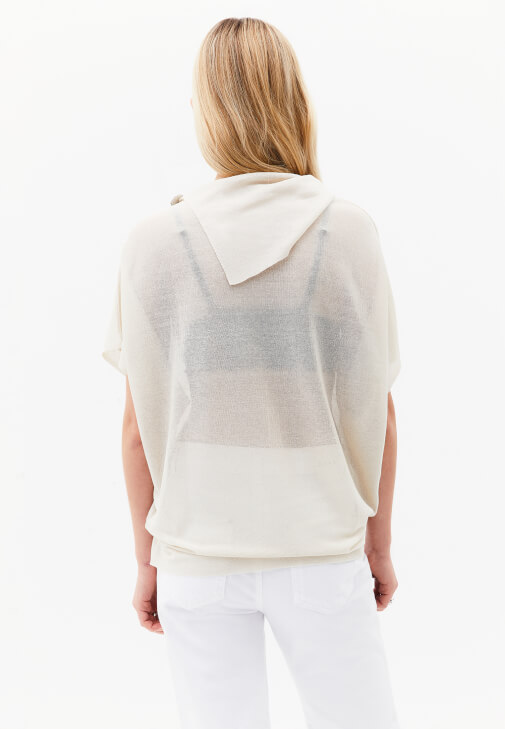 Transparan Bluz ve Kick Flare Denim Kombini