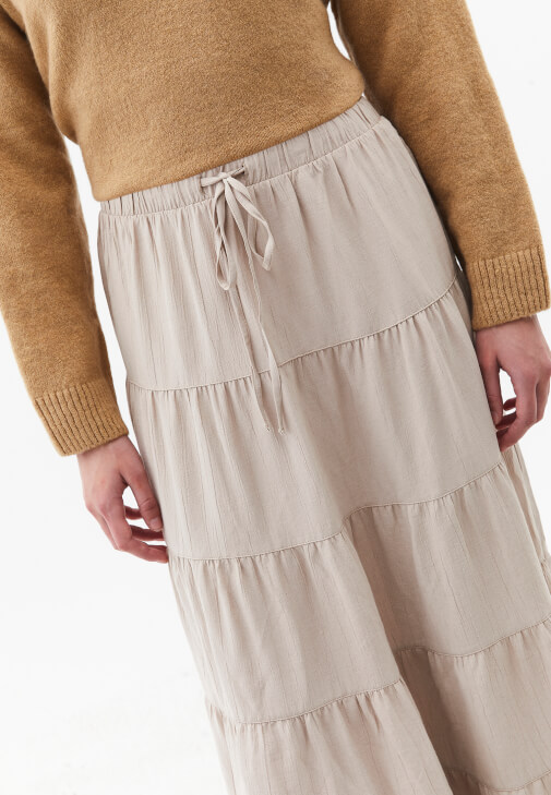 Yüksek Bel Etek ve Yün Kazak Kombini