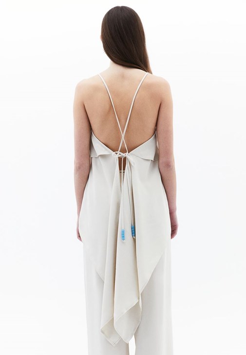 Sırt Dekolteli Bluz ve Wide-Leg Pantolon Kombini