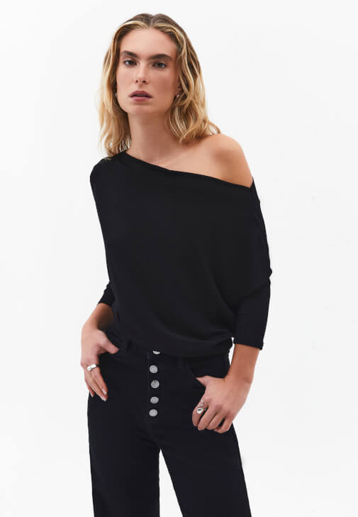 Siyah Asimetrik Yaka Tişört