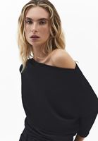 Bayan Siyah Asimetrik Yaka Tişört