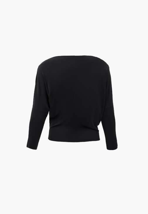 Asimetrik Yaka Tişört ve Denim Kombini