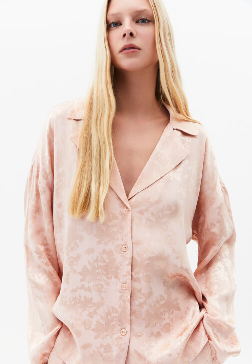 Jakarlı Gömlek ve Pantolon Kombini