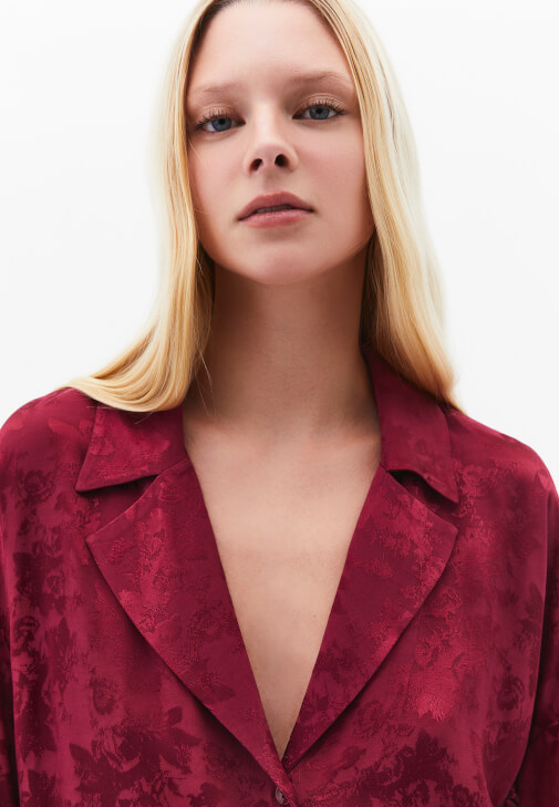 Oversize Gömlek ve Jakarlı Pantolon Kombini