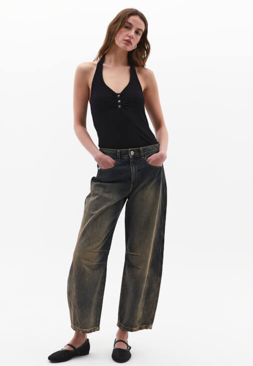 Halter Yaka Atlet ve Barrel-Fit Denim Pantolon Kombini