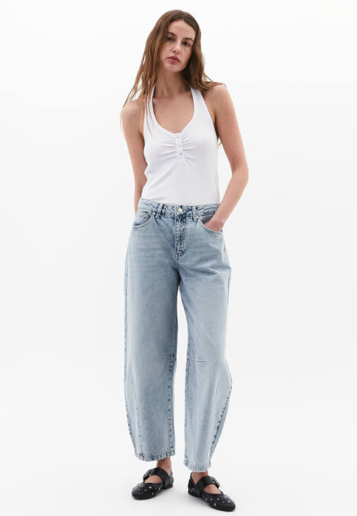 Çıtçıtlı Atlet ve Barrel-Fit Pantolon Kombini