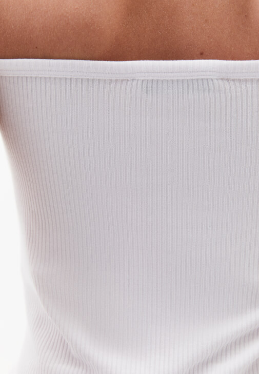 Çıtçıtlı Atlet ve Barrel-Fit Pantolon Kombini