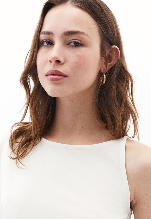 Asimetrik Bluz ve Mom-Fit Pantolon Kombini