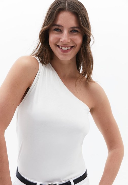 Tek Omuz Detaylı Bluz ve Wide-Leg Pantolon Kombini