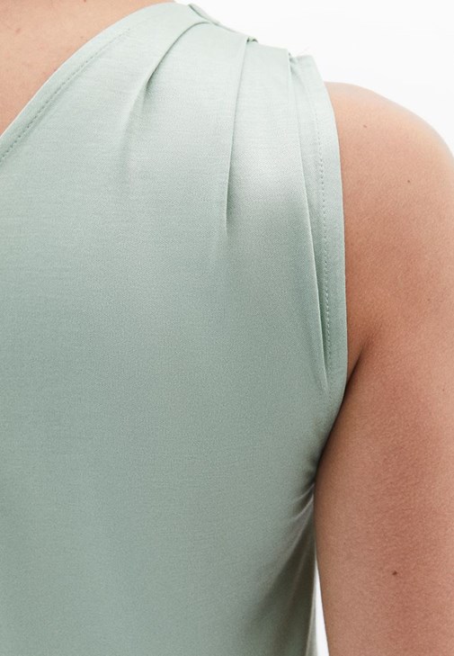 Tek Omuzlu Bluz ve Boyfriend Pantolon Kombini