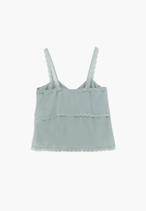 Dantel Detaylı Bluz ve Denim Kombini