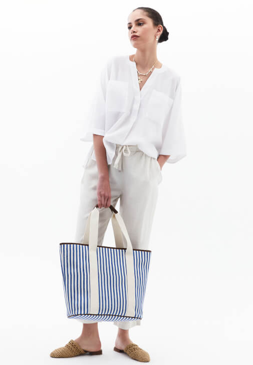 Cepli Oversize Gömlek ve Keten Pantolon Kombini