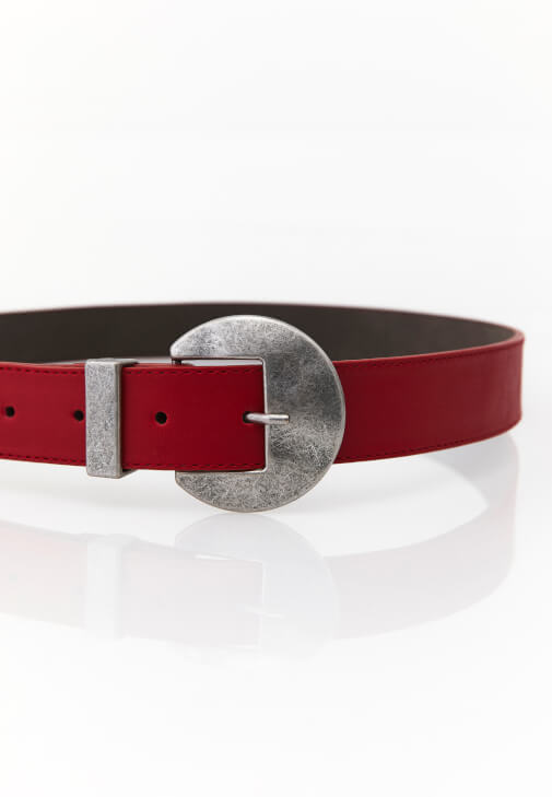 Kırmızı Toka Detaylı Kemer