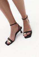 Bayan Siyah Aksesuar Detaylı Topuklu Ayakkabı