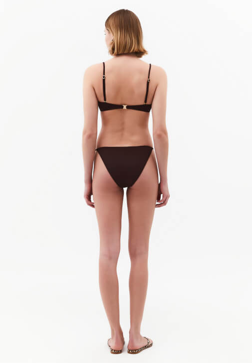 Bikini Altı ve Aksesuarlı Bikini Üstü Kombini