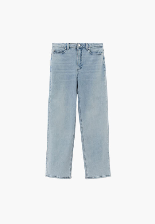 Denim Pantolon ve Keten Blazer Kombini