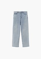 Denim Pantolon ve Keten Blazer Kombini