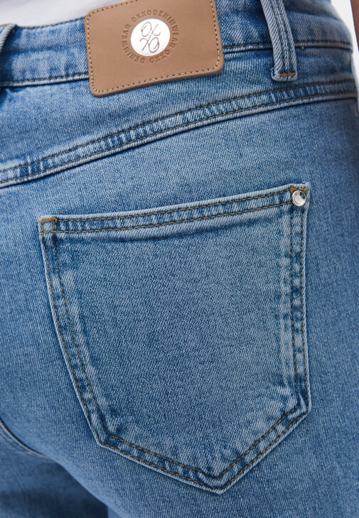 Denim Pantolon ve Bomber Ceket Kombini