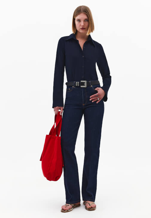  Denim Pantolon ve Slim-Fit Gömlek Kombini