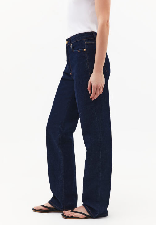 Denim Pantolon ve Tişört Kombini