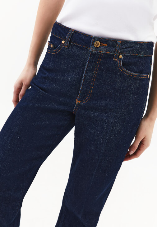 Denim Pantolon ve Tişört Kombini