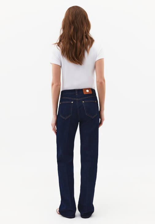 Denim Pantolon ve Tişört Kombini