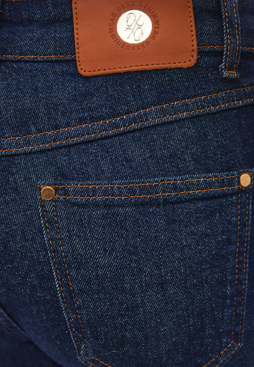 Denim Pantolon ve Tişört Kombini