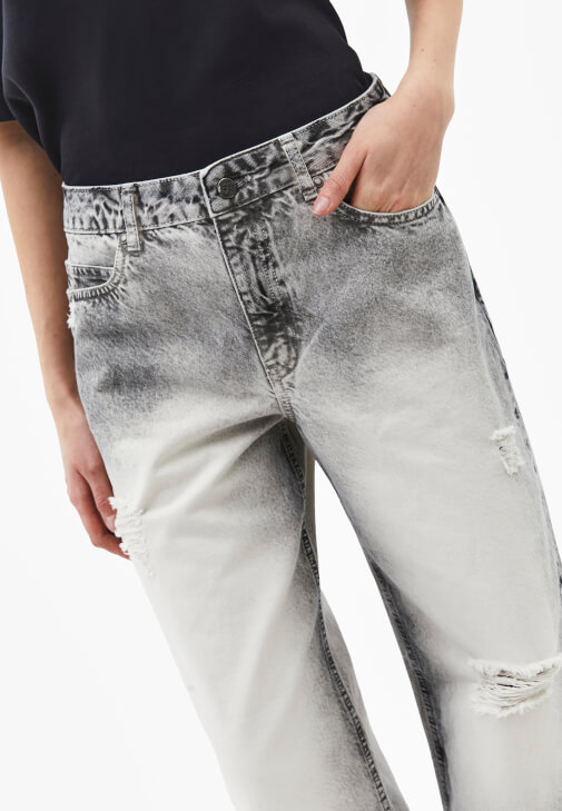 Denim Pantolon ve Denim Gömlek Kombini