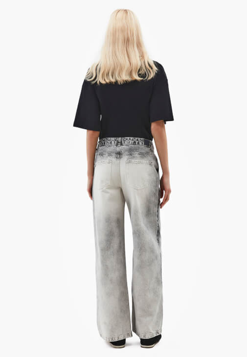 Denim Pantolon ve Denim Gömlek Kombini