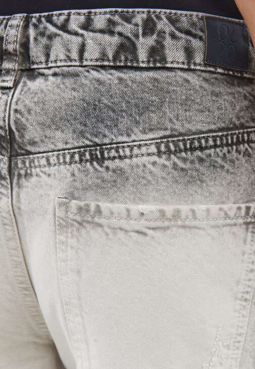 Denim Pantolon ve Denim Gömlek Kombini