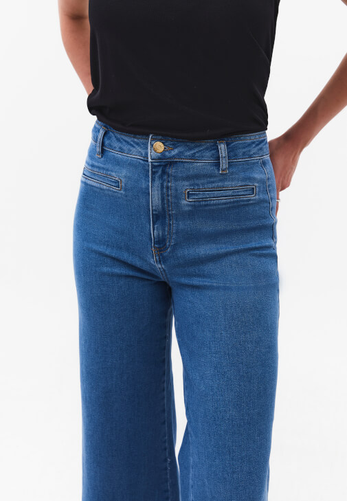 Wide-Leg Pantolon ve U Yaka Atlet Kombini