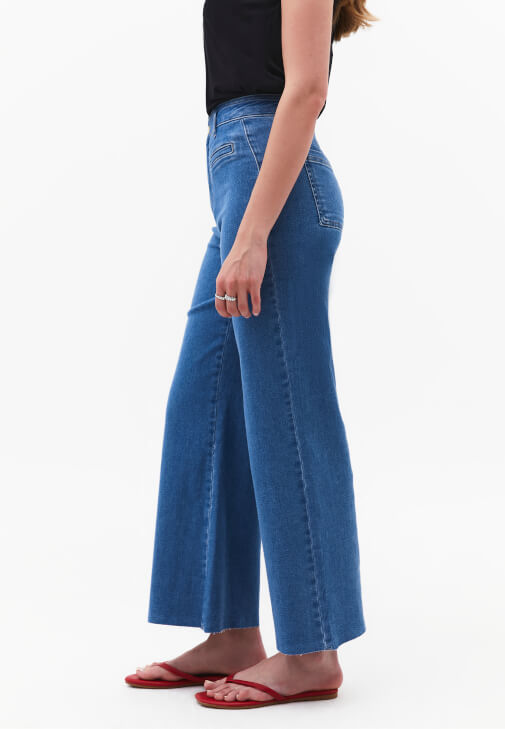 Wide-Leg Pantolon ve U Yaka Atlet Kombini