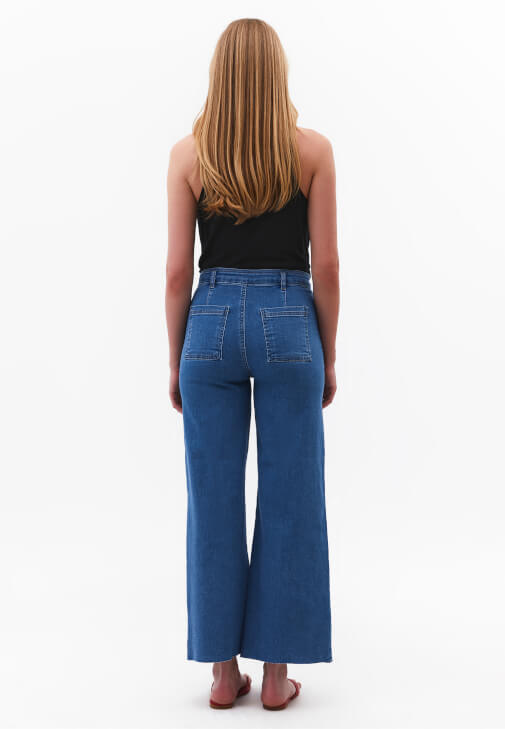 Wide-Leg Pantolon ve U Yaka Atlet Kombini