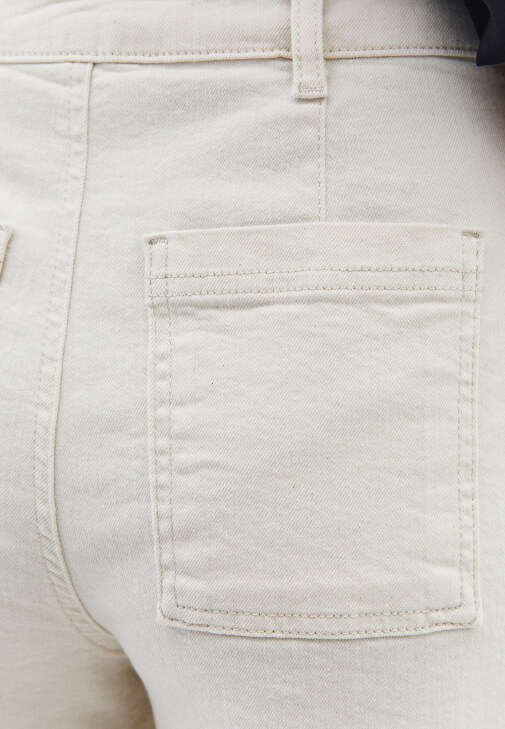 Denim Pantolon ve Gömlek Kombini
