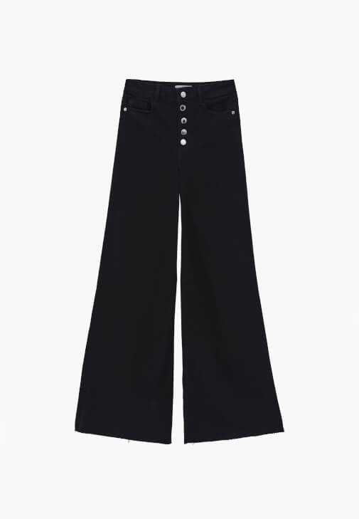 Denim Pantolon ve Bot Yaka Kazak Kombini