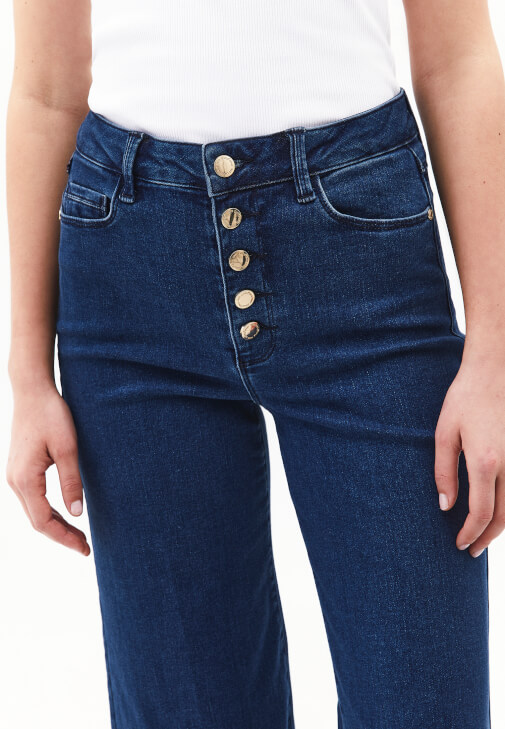 Denim Pantolon ve Triko Kazak Kombini