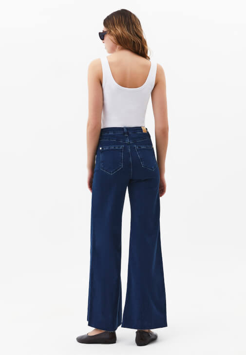 Denim Pantolon ve Triko Kazak Kombini