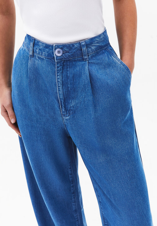 Wide-Leg Pantolon ve Atlet Kombini